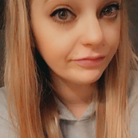 Meet your Posher, Courtney - Picture 1 of 1